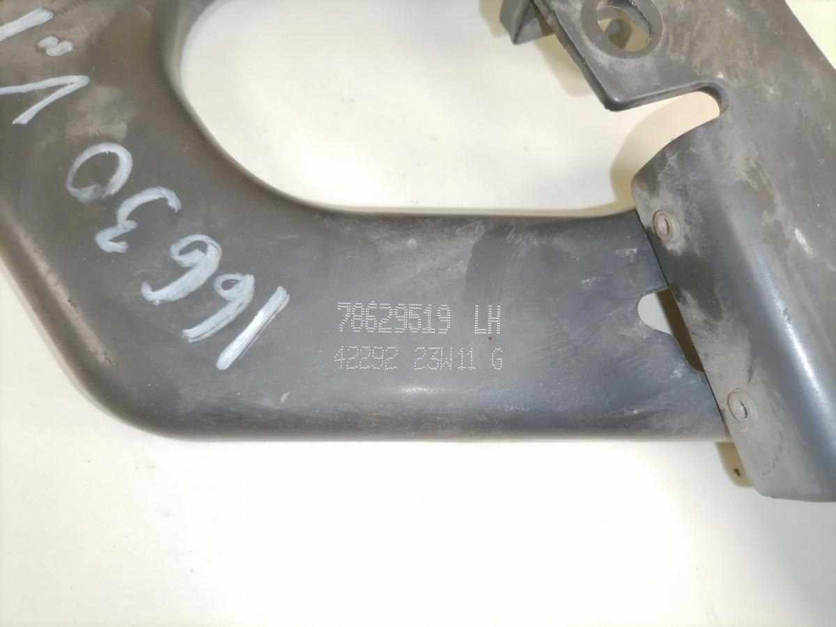 Volvo lower grille carrier hinge 78629519 - Grill for Lastebil: bilde 4 Volvo lower grille carrier hinge 78629519 - Grill for Lastebil: bilde 4