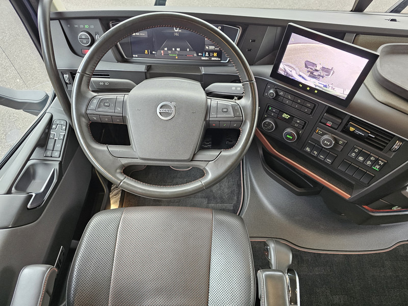 Interior photo 2: Kranbil Volvo FH 16.550 / ERKIN 172TM CRANE / JIB / WINCH