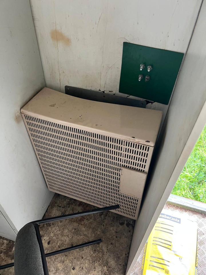 Krokløfter/ Liftdumper Büro Container mit Heizung Licht Tisch Schränke Büro Container mit Heizung Licht Tisch Schränke: bilde 6 Krokløfter/ Liftdumper Büro Container mit Heizung Licht Tisch Schränke Büro Container mit Heizung Licht Tisch Schränke: bilde 6