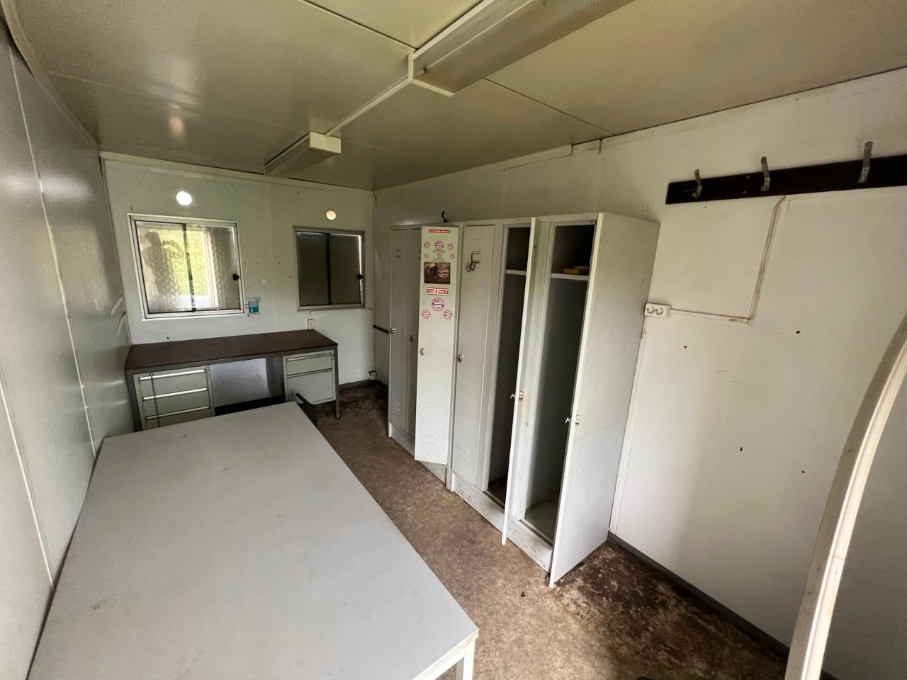 Krokløfter/ Liftdumper Büro Container mit Heizung Licht Tisch Schränke Büro Container mit Heizung Licht Tisch Schränke: bilde 8 Krokløfter/ Liftdumper Büro Container mit Heizung Licht Tisch Schränke Büro Container mit Heizung Licht Tisch Schränke: bilde 8