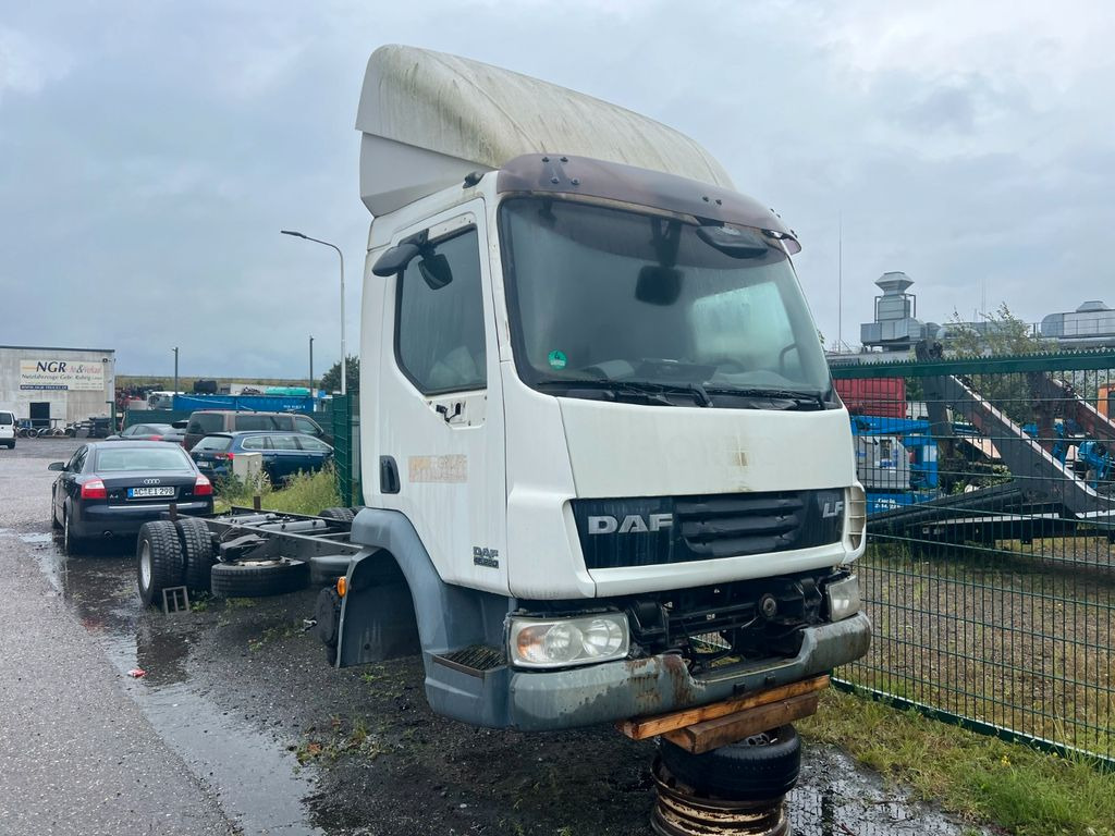 DAF LF 45.220 12 to. for PARTS no engine no gearbox! DAF LF 45.220 12 to. for PARTS no engine no gearbox! - Kapellbil: bilde 4 DAF LF 45.220 12 to. for PARTS no engine no gearbox! DAF LF 45.220 12 to. for PARTS no engine no gearbox! - Kapellbil: bilde 4
