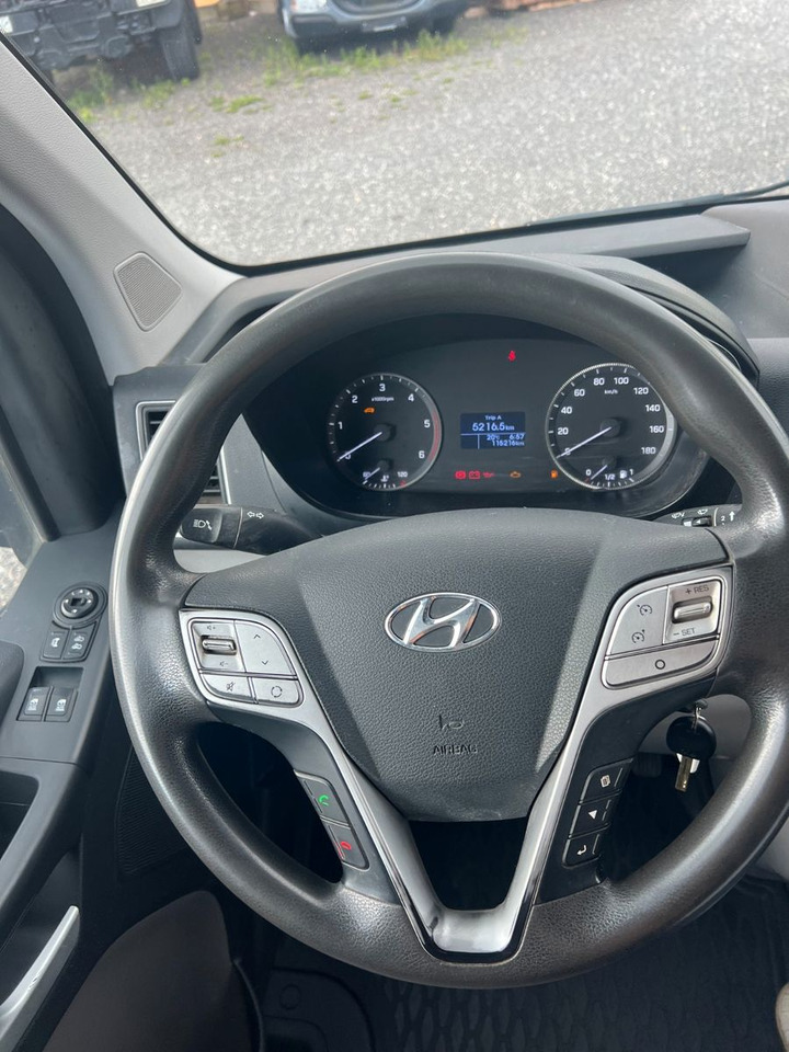 Interior photo 2: Kassebil Hyundai H350 Kasten Kasten L3H2 Profi Kurz / Hoch Interior photo 2: Kassebil Hyundai H350 Kasten Kasten L3H2 Profi Kurz / Hoch