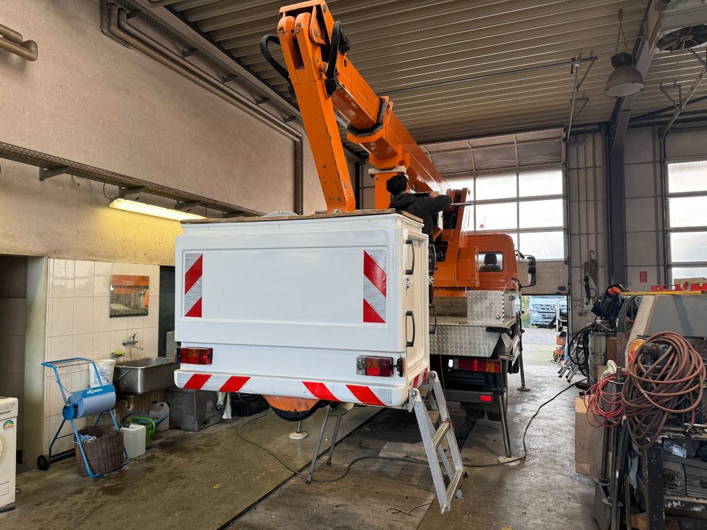 Mercedes-Benz 815 4x2 Hubarbeitsbühne Wumag 170 high 17 m Mercedes-Benz 815 4x2 Hubarbeitsbühne Wumag 170 high 17 m - Billift, Varebil: bilde 4 Mercedes-Benz 815 4x2 Hubarbeitsbühne Wumag 170 high 17 m Mercedes-Benz 815 4x2 Hubarbeitsbühne Wumag 170 high 17 m - Billift, Varebil: bilde 4