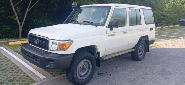 Toyota Land Cruiser 76 - Personenbil: bilde 1 Toyota Land Cruiser 76 - Personenbil: bilde 1