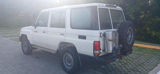 Toyota Land Cruiser 76 - Personenbil: bilde 2 Toyota Land Cruiser 76 - Personenbil: bilde 2
