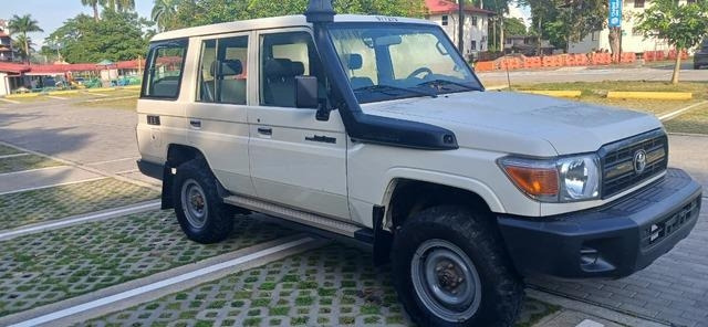 Toyota Land Cruiser 76 - Personenbil: bilde 4 Toyota Land Cruiser 76 - Personenbil: bilde 4
