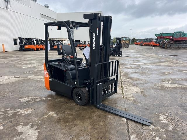 Doosan B15T-7 PLUS - El-truck: bilde 4 Doosan B15T-7 PLUS - El-truck: bilde 4