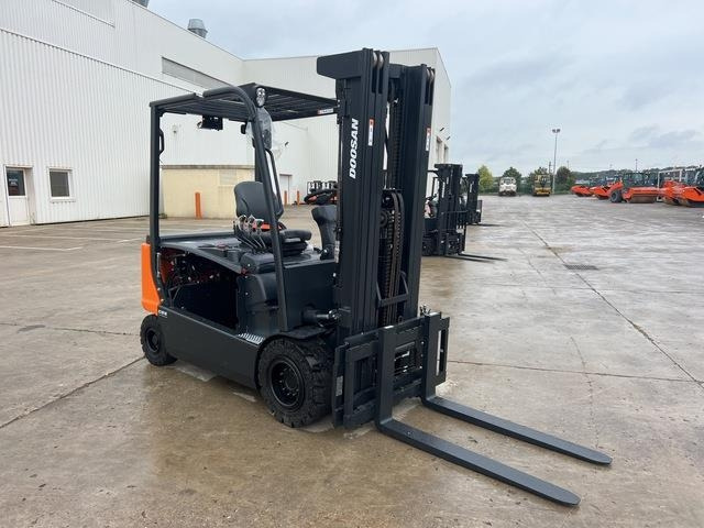 Doosan B35X-7 PLUS - El-truck: bilde 4 Doosan B35X-7 PLUS - El-truck: bilde 4