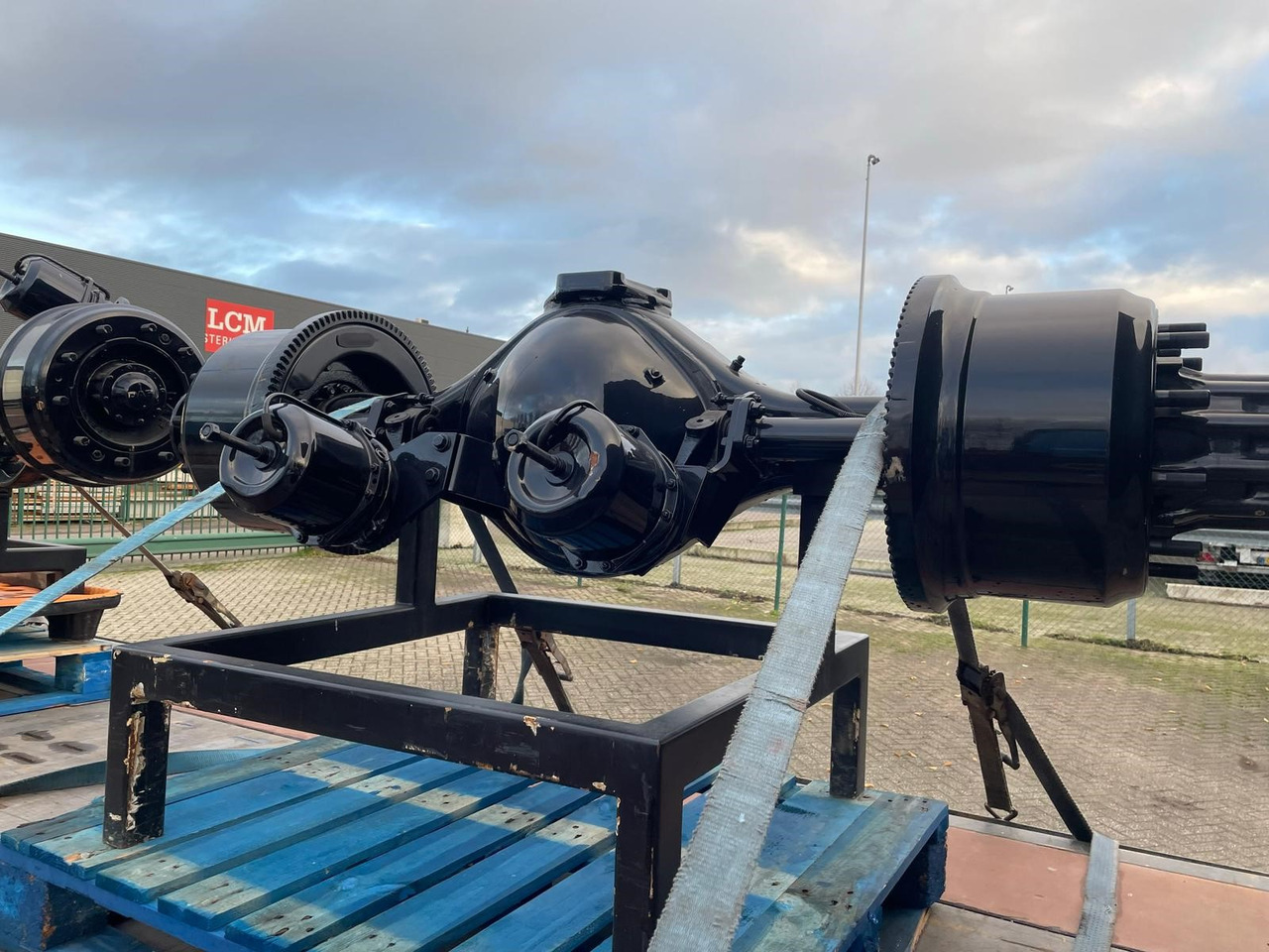 DAF vooras + achteras aandrijfas voor DAF 85/95 vrachtwagen - Aksel og deler for Lastebil: bilde 3 DAF vooras + achteras aandrijfas voor DAF 85/95 vrachtwagen - Aksel og deler for Lastebil: bilde 3