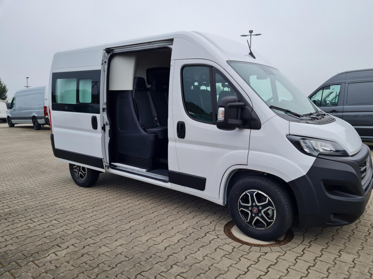 Fiat Ducato 35 Kasten Doka 7-Sitze 2x Schiebetür Maxi L2H2 - Kassebil, Varebil med dobbelt førerhus: bilde 3 Fiat Ducato 35 Kasten Doka 7-Sitze 2x Schiebetür Maxi L2H2 - Kassebil, Varebil med dobbelt førerhus: bilde 3