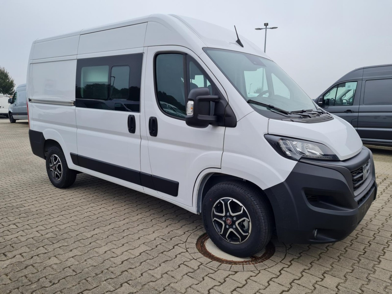 Fiat Ducato 35 Kasten Doka 7-Sitze 2x Schiebetür Maxi L2H2 - Kassebil, Varebil med dobbelt førerhus: bilde 4 Fiat Ducato 35 Kasten Doka 7-Sitze 2x Schiebetür Maxi L2H2 - Kassebil, Varebil med dobbelt førerhus: bilde 4
