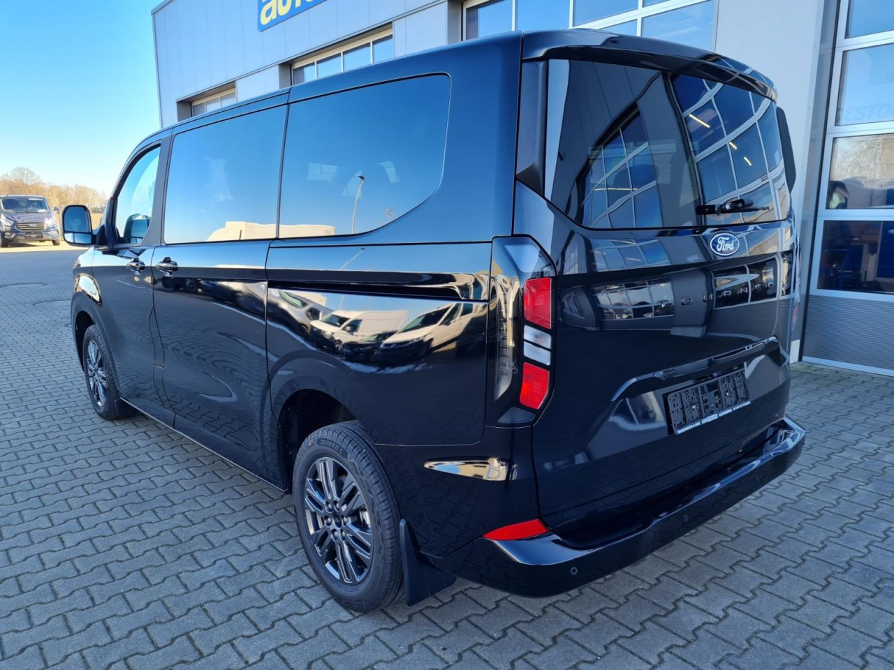Ford Tourneo Custom 320 L1 AG Titanium X AHK LED NAVI 2X SCHIEBE - Varebil med dobbelt førerhus: bilde 4 Ford Tourneo Custom 320 L1 AG Titanium X AHK LED NAVI 2X SCHIEBE - Varebil med dobbelt førerhus: bilde 4