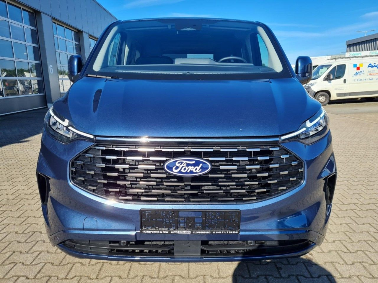 Ford Tourneo Custom 320 Titanium L1 AG 8-Sitze LED KA - Persontransport: bilde 3 Ford Tourneo Custom 320 Titanium L1 AG 8-Sitze LED KA - Persontransport: bilde 3