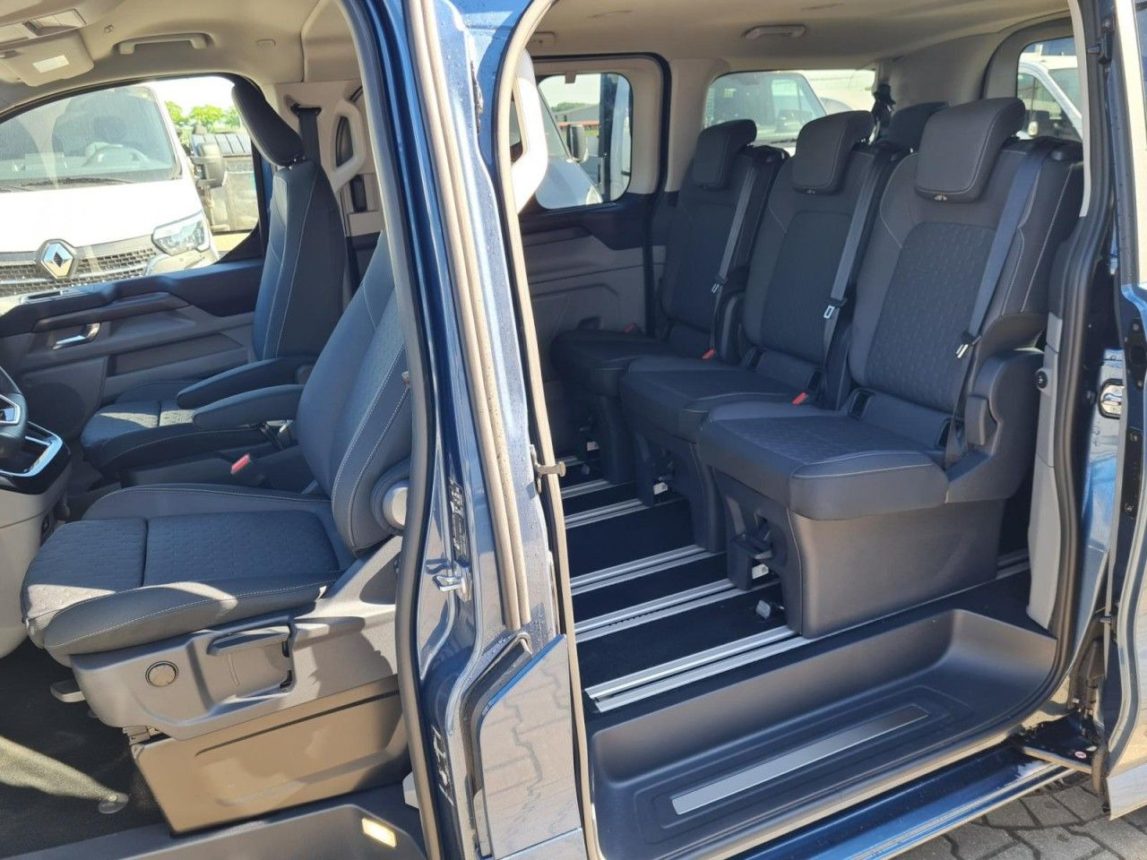 Ford Tourneo Custom 320 Titanium L1 AG 8-Sitze LED KA - Persontransport: bilde 2 Ford Tourneo Custom 320 Titanium L1 AG 8-Sitze LED KA - Persontransport: bilde 2