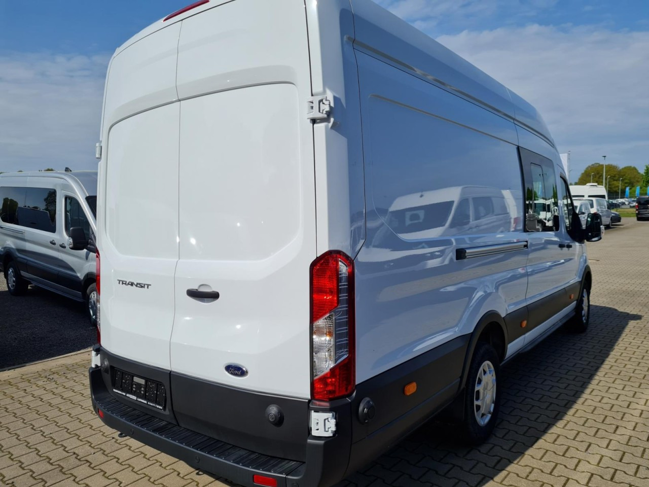 Ford Transit 350 Kasten L4H3 Doka Trend Mixto RWD - Kassebil, Varebil med dobbelt førerhus: bilde 4 Ford Transit 350 Kasten L4H3 Doka Trend Mixto RWD - Kassebil, Varebil med dobbelt førerhus: bilde 4