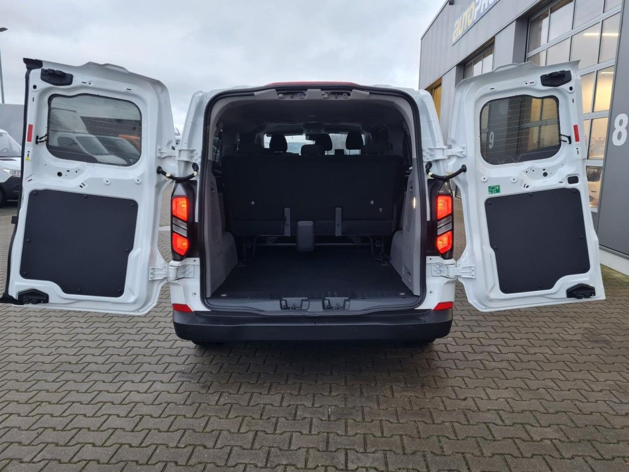 Ford Transit Custom Trend 320 L2 9 Sitzer - Persontransport: bilde 5 Ford Transit Custom Trend 320 L2 9 Sitzer - Persontransport: bilde 5