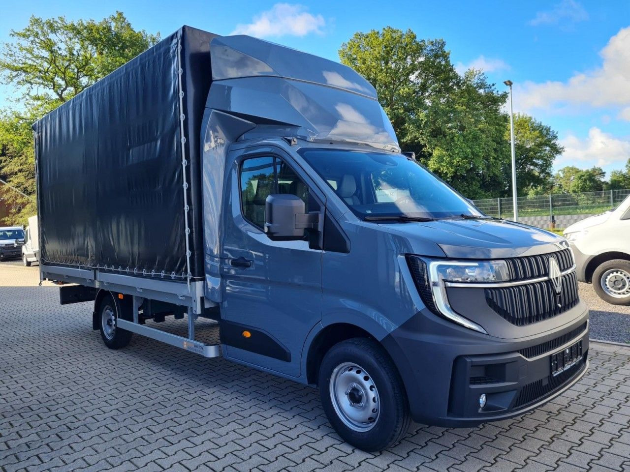 Renault Master 35 Pritsche Schiebe Plane dCi 170 Navi Ap - Varebil med kapell: bilde 4 Renault Master 35 Pritsche Schiebe Plane dCi 170 Navi Ap - Varebil med kapell: bilde 4