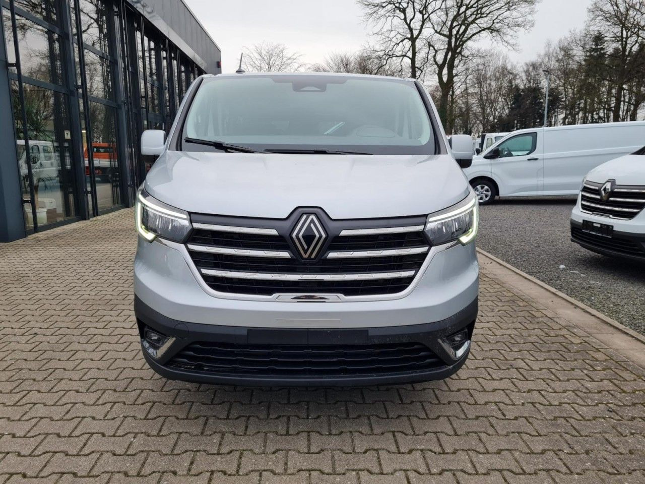 Renault Trafic Kombi 9-Sitze L2 Grand Equilibre KLIMA TE - Personenbil: bilde 2 Renault Trafic Kombi 9-Sitze L2 Grand Equilibre KLIMA TE - Personenbil: bilde 2