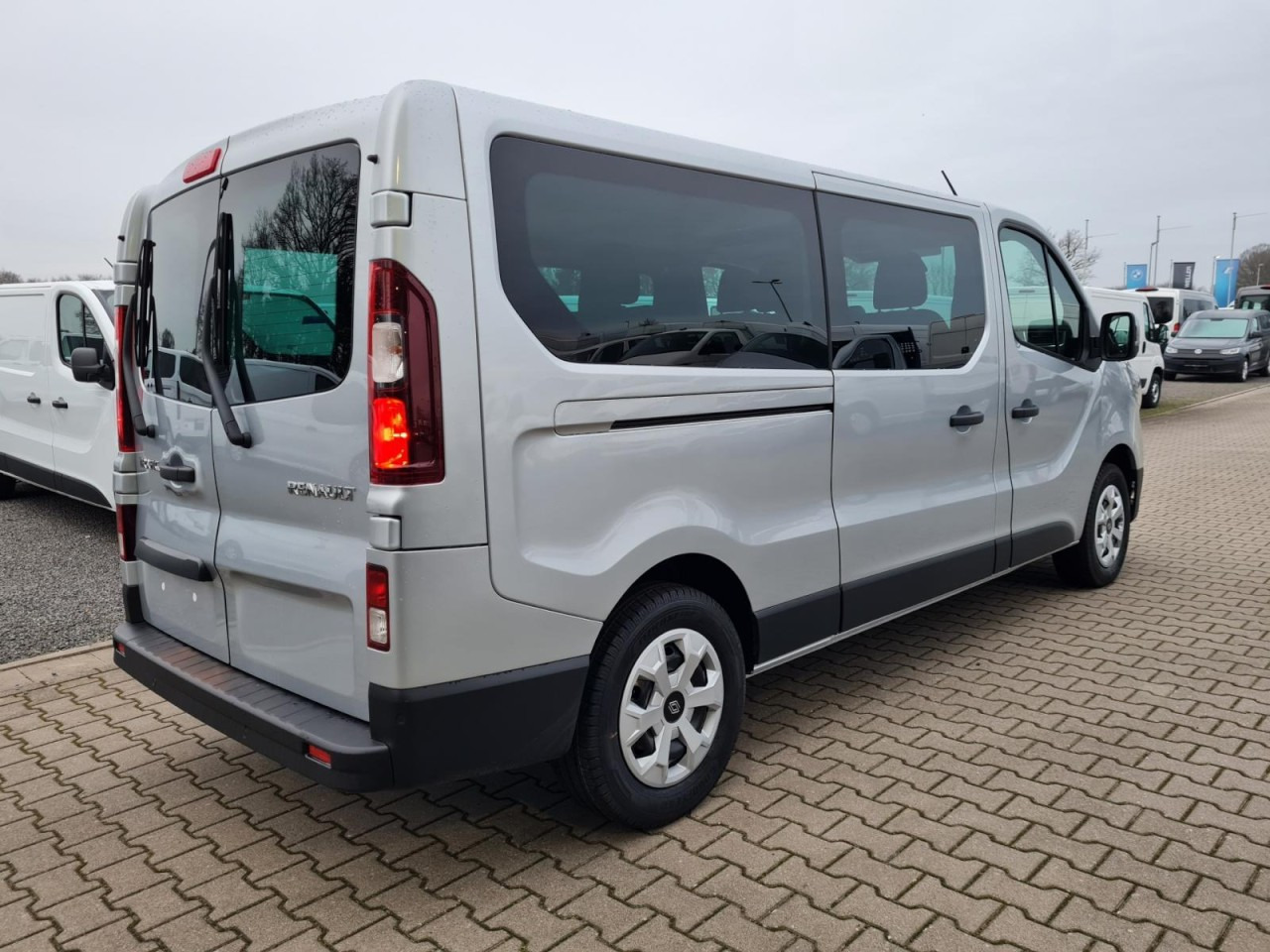 Renault Trafic Kombi 9-Sitze L2 Grand Equilibre KLIMA TEMPOMAT - Varebil med dobbelt førerhus: bilde 5 Renault Trafic Kombi 9-Sitze L2 Grand Equilibre KLIMA TEMPOMAT - Varebil med dobbelt førerhus: bilde 5