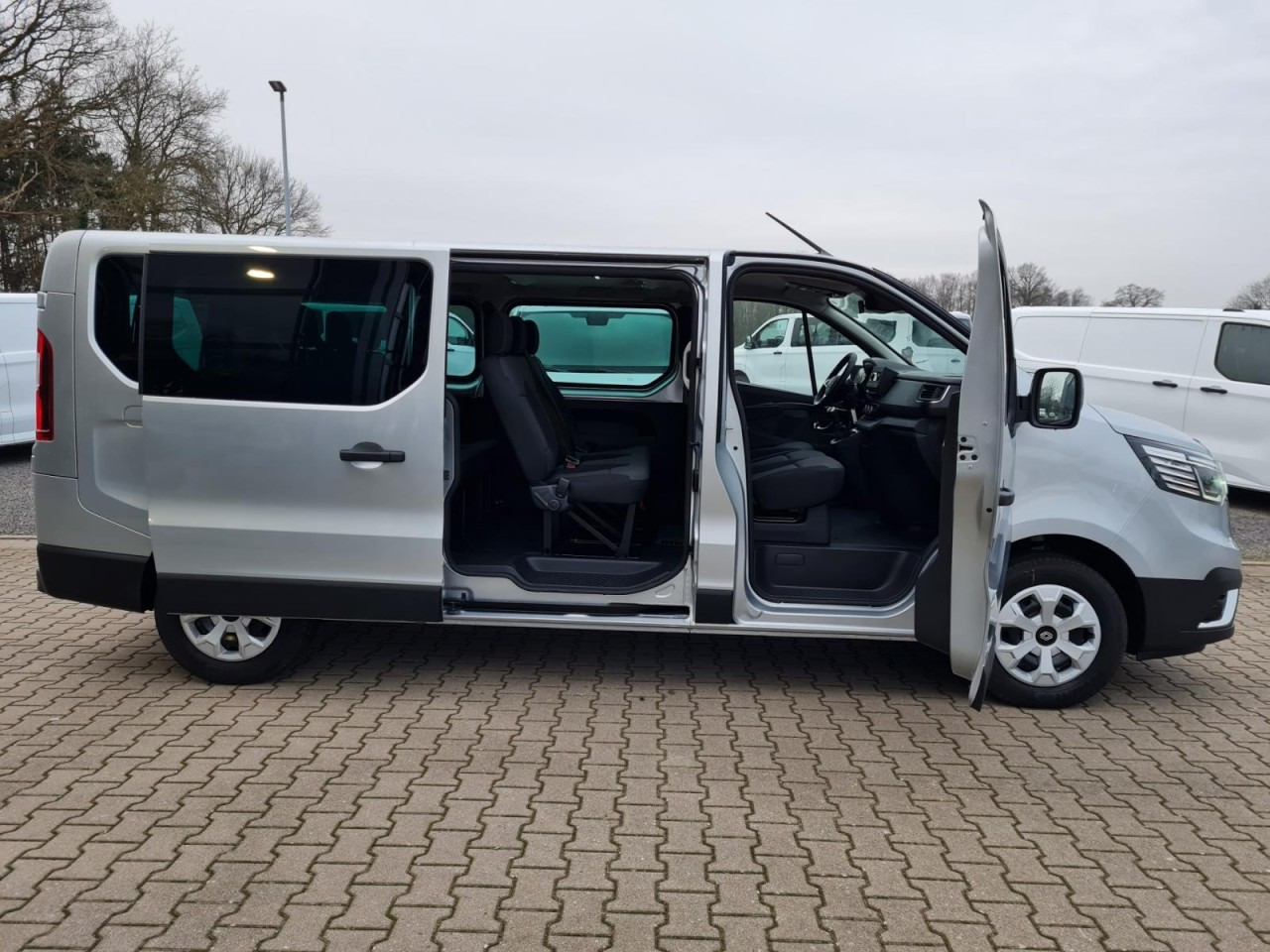 Leie  Renault Trafic Kombi 9-Sitze L2 Grand Equilibre KLIMA TEMPOMAT Renault Trafic Kombi 9-Sitze L2 Grand Equilibre KLIMA TEMPOMAT: bilde 19