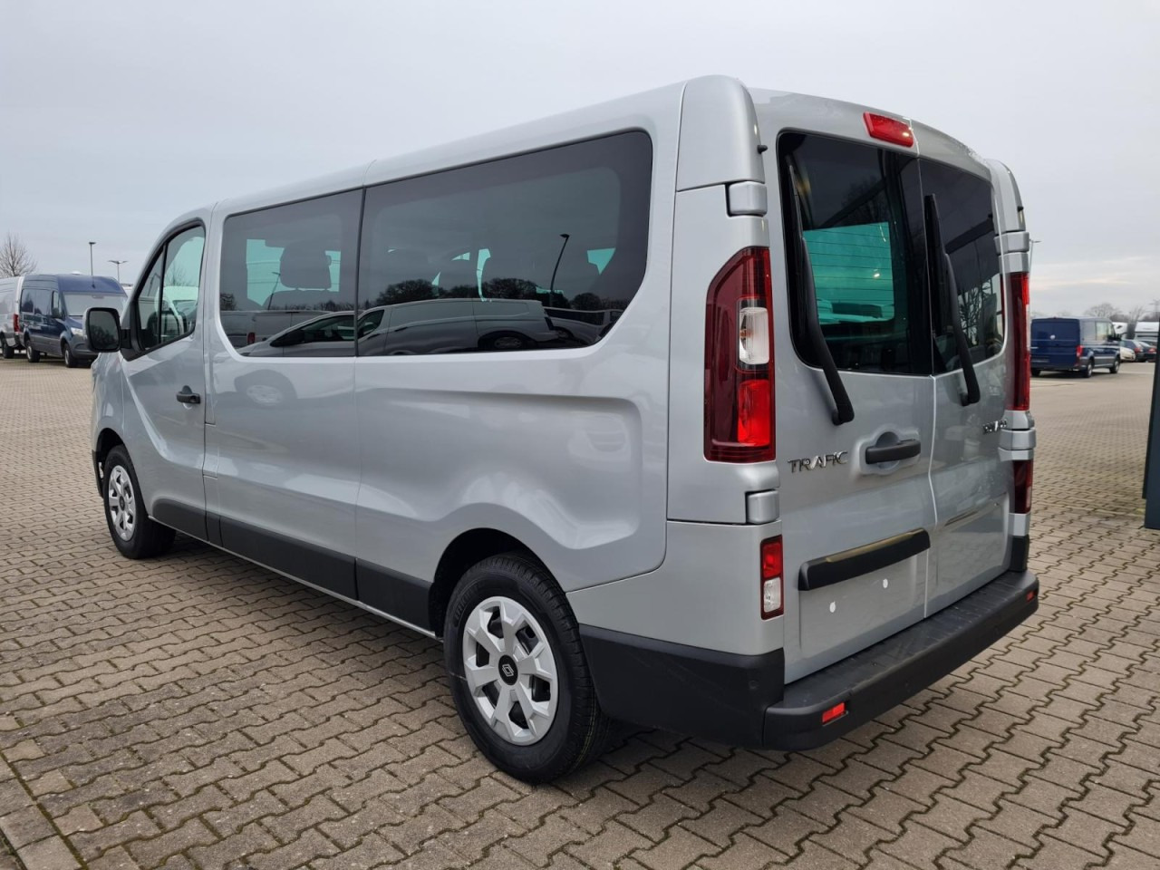 Leie  Renault Trafic Kombi 9-Sitze L2 Grand Equilibre KLIMA TEMPOMAT Renault Trafic Kombi 9-Sitze L2 Grand Equilibre KLIMA TEMPOMAT: bilde 7