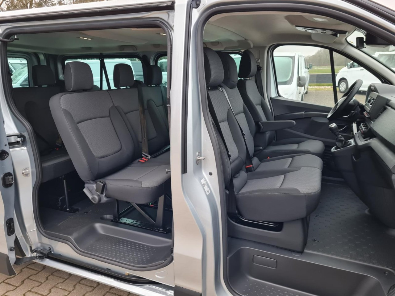 Renault Trafic Kombi 9-Sitze L2 Grand Equilibre KLIMA TEMPOMAT - Varebil med dobbelt førerhus: bilde 4 Renault Trafic Kombi 9-Sitze L2 Grand Equilibre KLIMA TEMPOMAT - Varebil med dobbelt førerhus: bilde 4