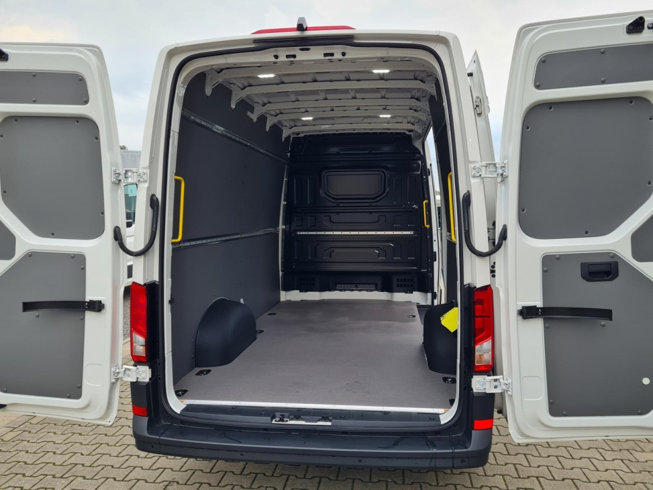 Volkswagen Crafter 35 Kasten TDI L3H3 LED TEMPOMAT AUTOMATIK - Kassebil: bilde 5 Volkswagen Crafter 35 Kasten TDI L3H3 LED TEMPOMAT AUTOMATIK - Kassebil: bilde 5