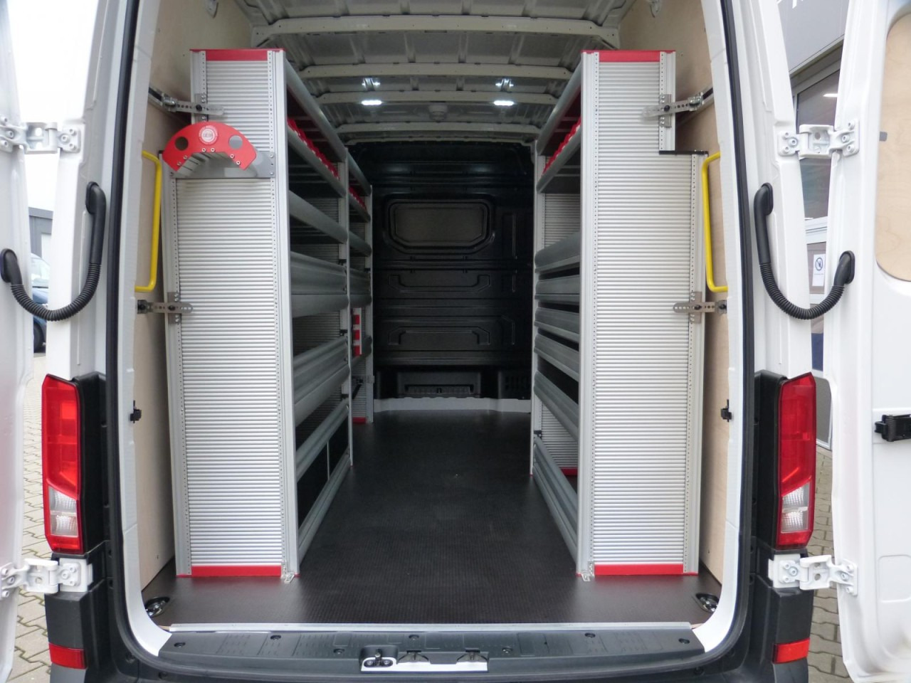 Volkswagen Crafter 35 Kasten TDI MR PDC WERKSTATTEINRICHTUNG - Kassebil: bilde 5 Volkswagen Crafter 35 Kasten TDI MR PDC WERKSTATTEINRICHTUNG - Kassebil: bilde 5