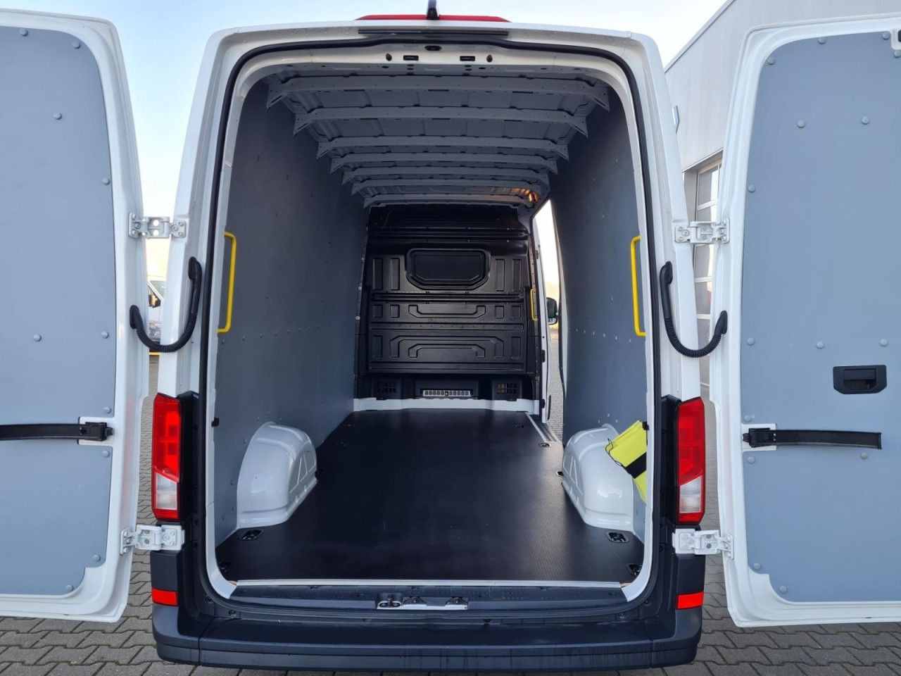 Volkswagen Crafter 35 Kasten lang L4H2 KAMERA NAVI_APP HOLZ - Kassebil: bilde 5 Volkswagen Crafter 35 Kasten lang L4H2 KAMERA NAVI_APP HOLZ - Kassebil: bilde 5