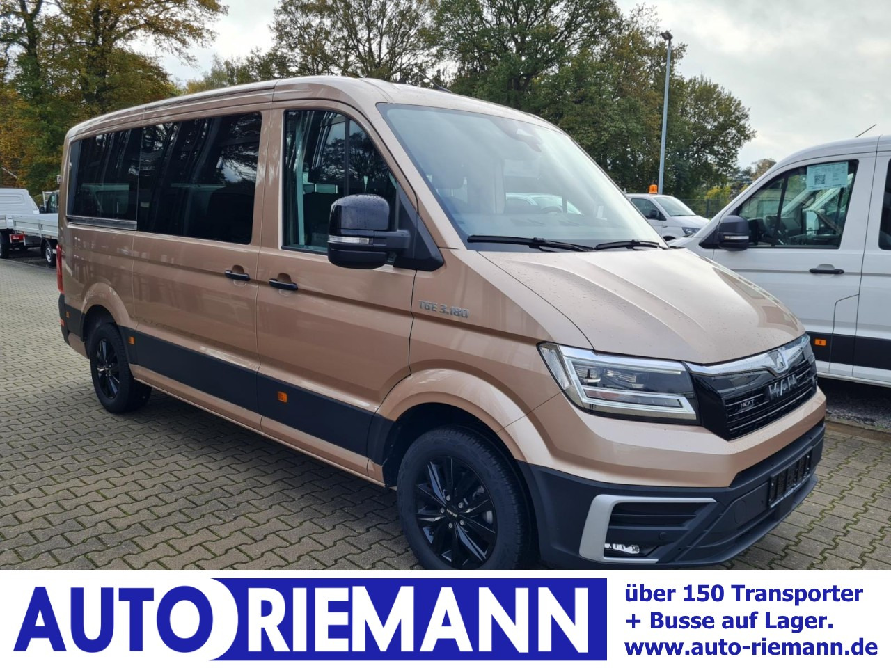 Volkswagen Crafter 35 / TGE 3.180 Kombi 9 Sitze LEDER Sonderumbau - Minibuss, Persontransport: bilde 1 Volkswagen Crafter 35 / TGE 3.180 Kombi 9 Sitze LEDER Sonderumbau - Minibuss, Persontransport: bilde 1
