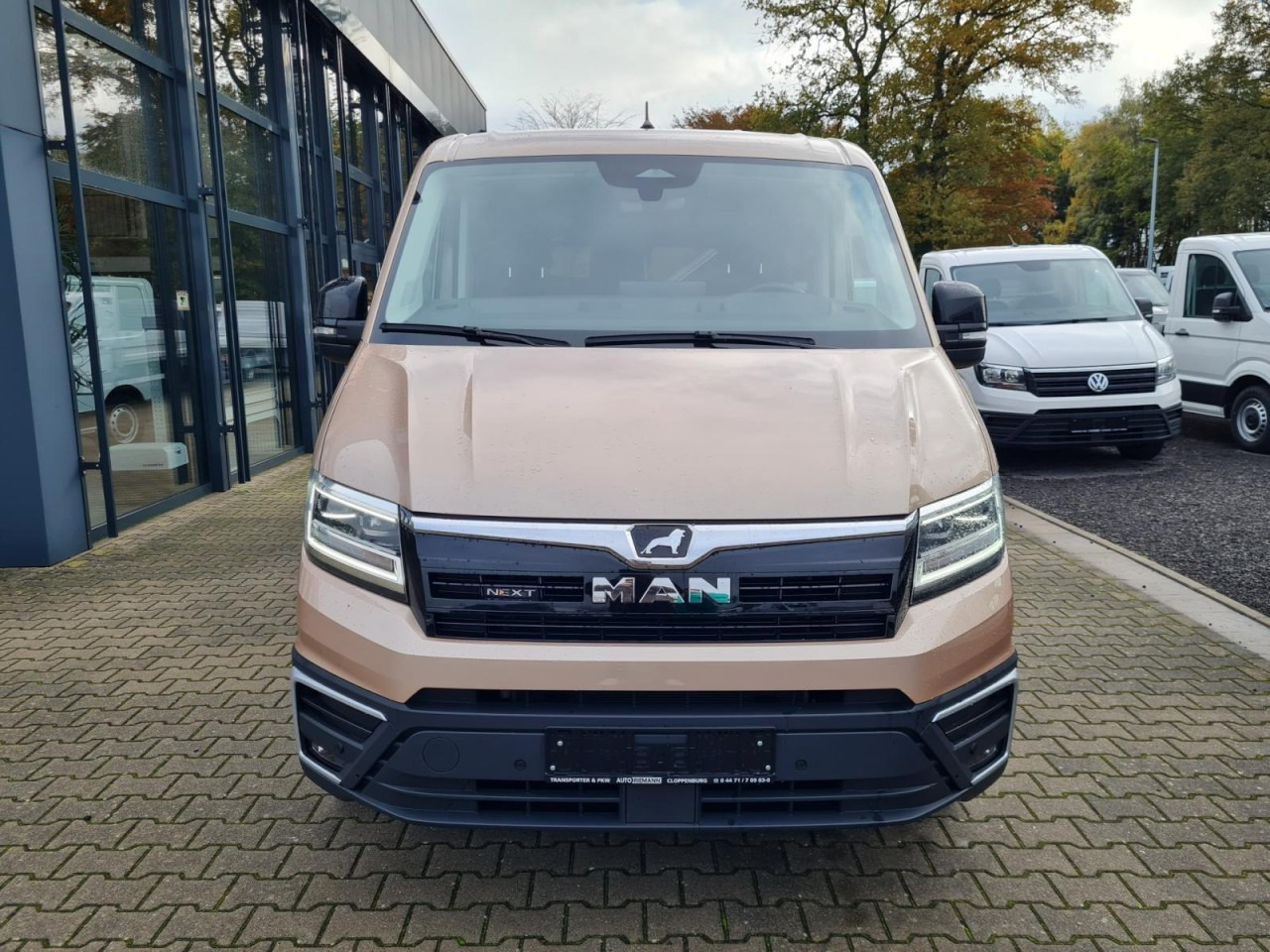 Volkswagen Crafter 35 / TGE 3.180 Kombi 9 Sitze LEDER Sonderumbau - Minibuss, Persontransport: bilde 2 Volkswagen Crafter 35 / TGE 3.180 Kombi 9 Sitze LEDER Sonderumbau - Minibuss, Persontransport: bilde 2