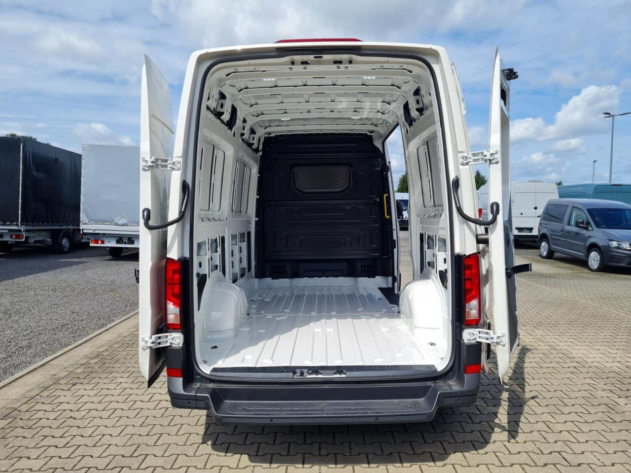 Volkswagen Crafter Kasten MR L3H3 KLIMA KOMFORT PDC TEMPOMAT - Små varebil: bilde 5 Volkswagen Crafter Kasten MR L3H3 KLIMA KOMFORT PDC TEMPOMAT - Små varebil: bilde 5