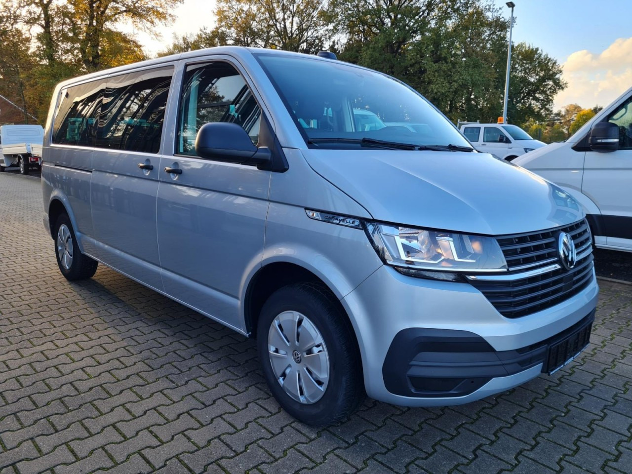 Volkswagen T6.1 Caravelle TDI lang 9 Sitzer 2 Schiebetüren Trendl. - Minibuss, Persontransport: bilde 3 Volkswagen T6.1 Caravelle TDI lang 9 Sitzer 2 Schiebetüren Trendl. - Minibuss, Persontransport: bilde 3
