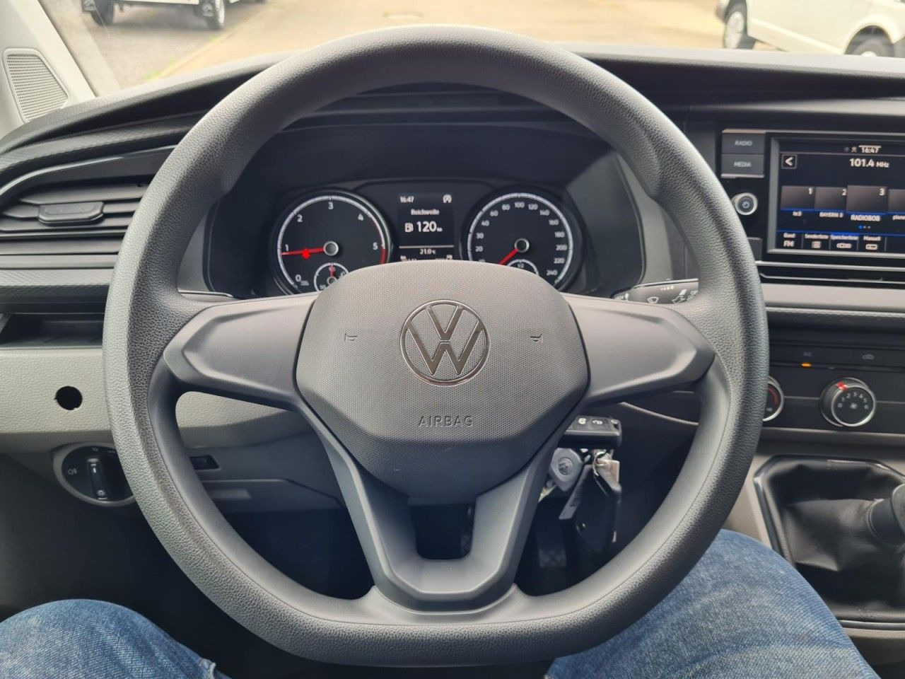 Små varebil Volkswagen T6.1 Kasten 2.0 TDI KR Hecktüren AHK: bilde 9