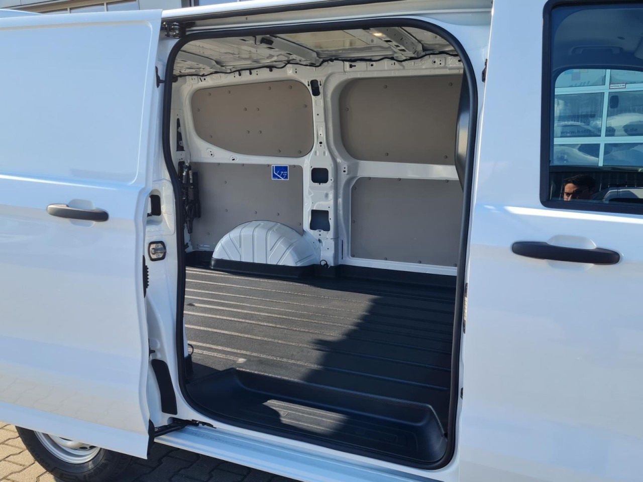 Volkswagen T7 Transporter Kasten TDi L1 Heckklappe KLIMA PDC - Små varebil: bilde 4 Volkswagen T7 Transporter Kasten TDi L1 Heckklappe KLIMA PDC - Små varebil: bilde 4