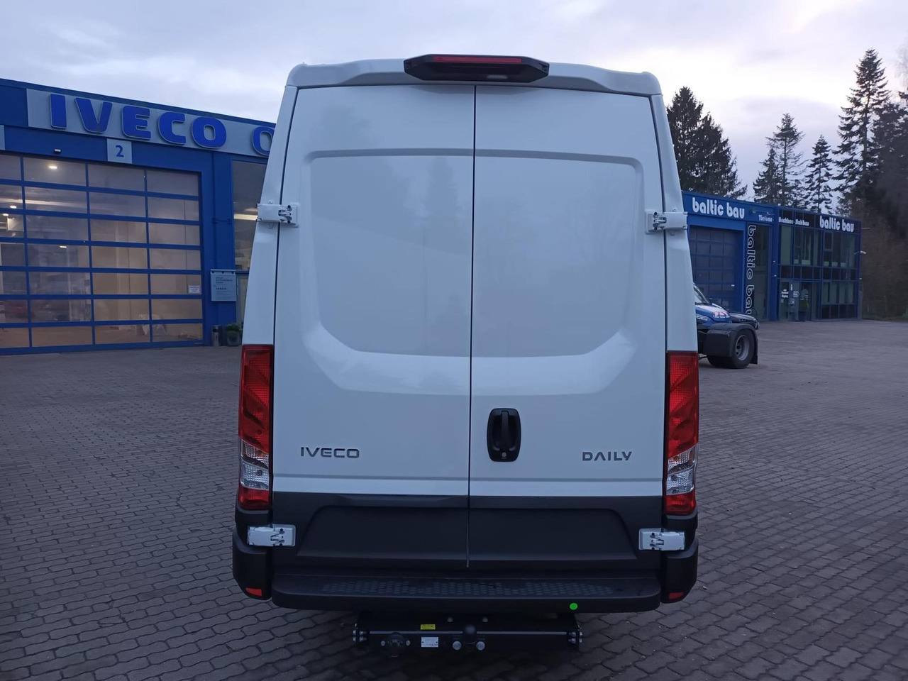 Iveco Daily 35S18HA8V 4100 KLIMA*AHK*RÜCKFAHRKAMERA... - Kassebil: bilde 3 Iveco Daily 35S18HA8V 4100 KLIMA*AHK*RÜCKFAHRKAMERA... - Kassebil: bilde 3