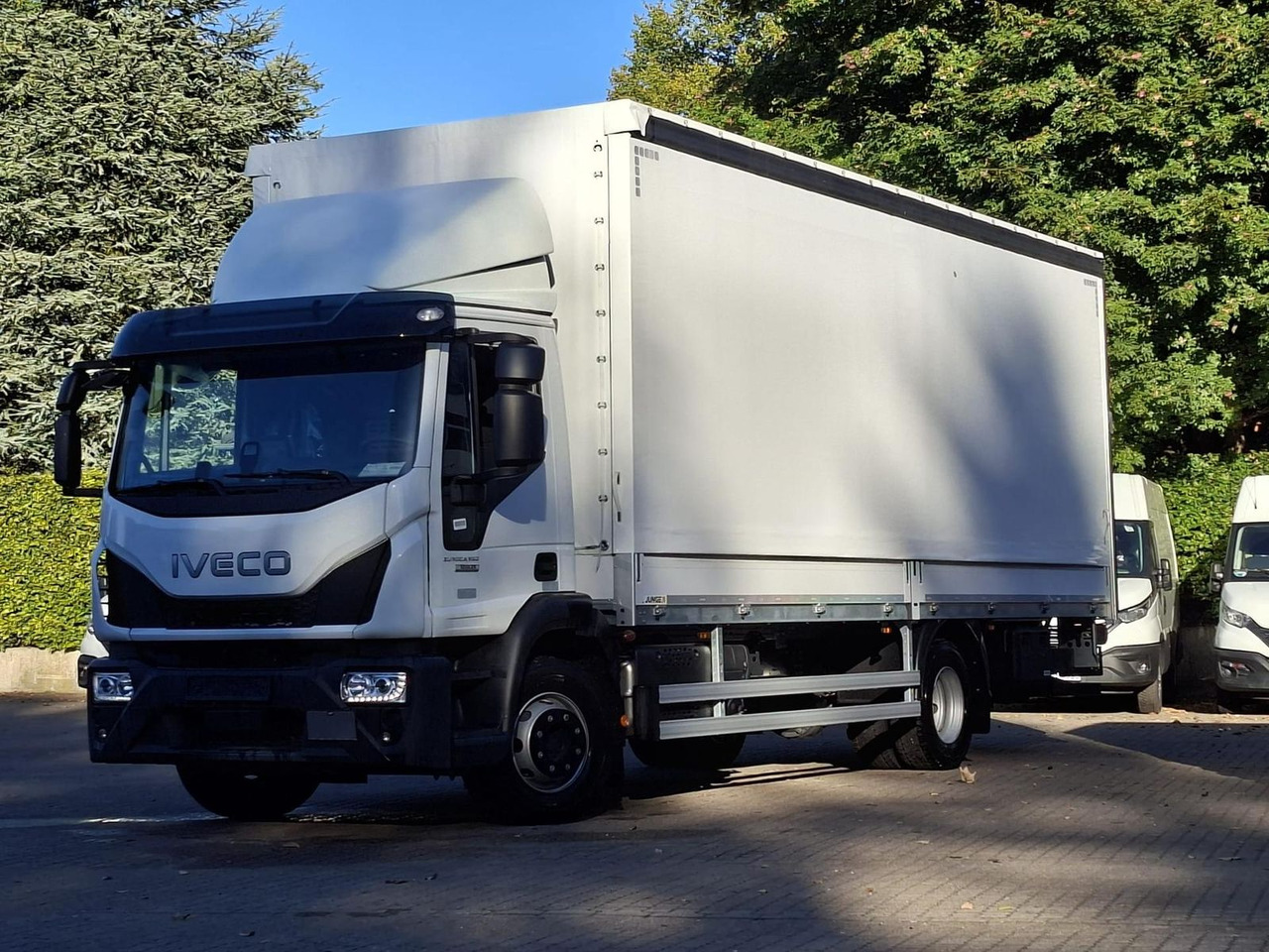 Iveco ML120E25/P JUNGE KOFFER LBW 1,5t AHK 185 kW (... - Lastebil: bilde 1 Iveco ML120E25/P JUNGE KOFFER LBW 1,5t AHK 185 kW (... - Lastebil: bilde 1