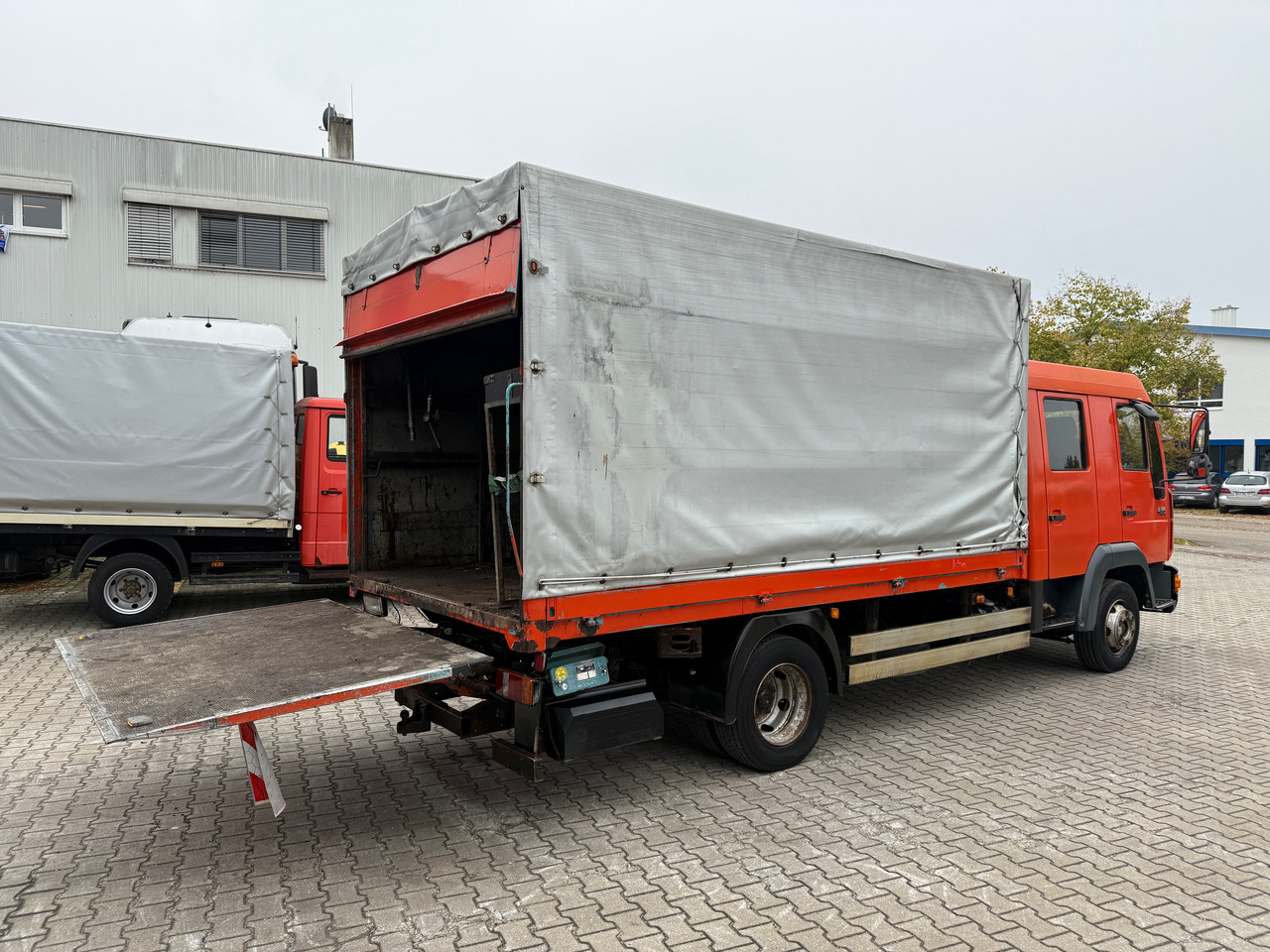 MAN 8.174 Pritsche+Plane+Ladebordwand DOKA L2000 - Kapellbil: bilde 4 MAN 8.174 Pritsche+Plane+Ladebordwand DOKA L2000 - Kapellbil: bilde 4