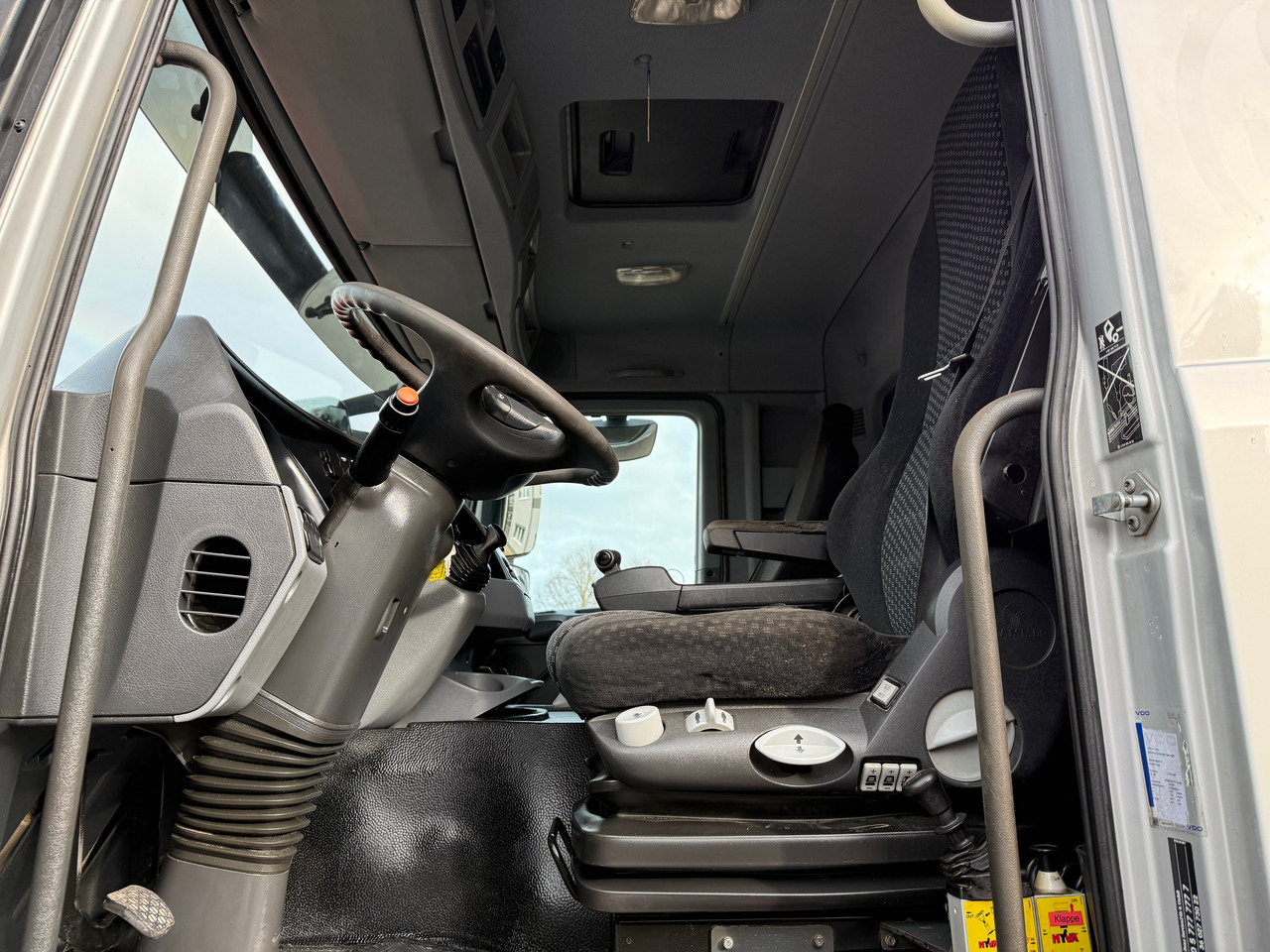 Interior photo 1: Tippbil Mercedes-Benz 3346 Actros MP3 2-Seiten Kipper Bordmatic Klima Retarder
