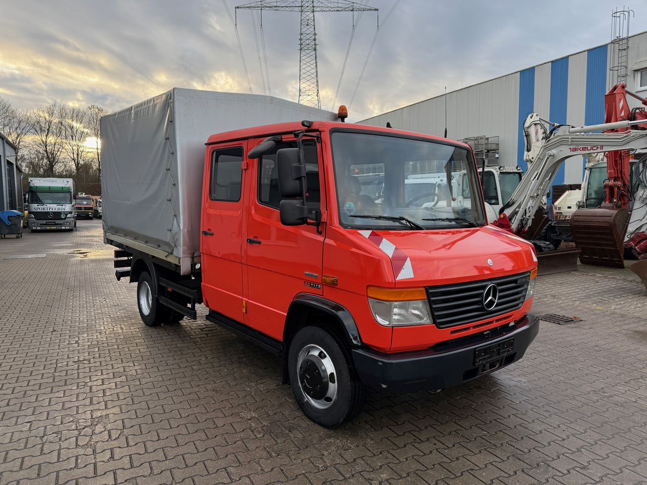 Mercedes-Benz 816 Vario Doka Pritsche Plane 2x AHK - Kapellbil: bilde 3 Mercedes-Benz 816 Vario Doka Pritsche Plane 2x AHK - Kapellbil: bilde 3