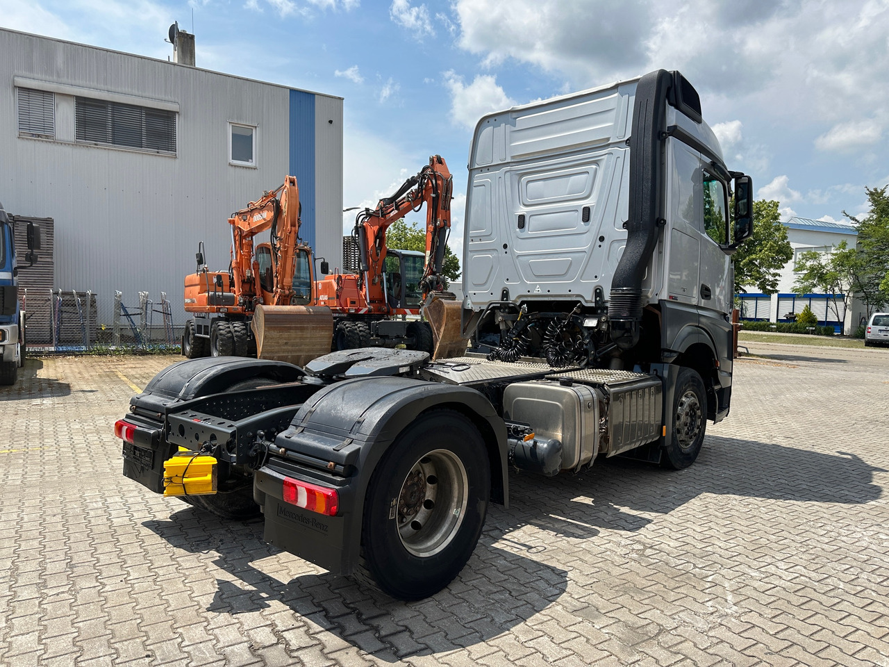 Mercedes-Benz 1845 Arocs SZM Kipphydraulik Mischerantrieb - Trekkvogn: bilde 4 Mercedes-Benz 1845 Arocs SZM Kipphydraulik Mischerantrieb - Trekkvogn: bilde 4