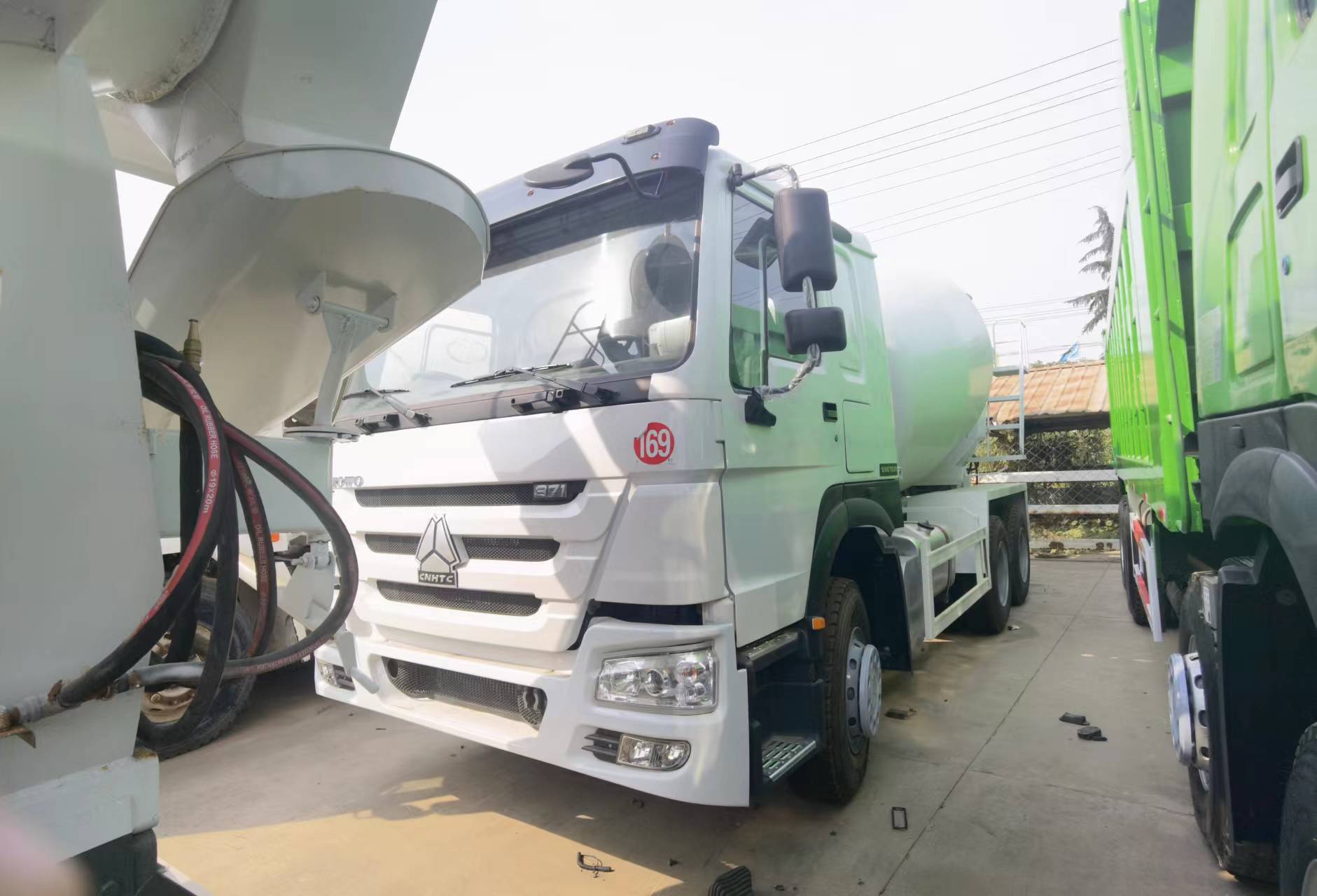 Sinotruk HOWO 371 6*4 Concrete mixer truck - Betongbil: bilde 2 Sinotruk HOWO 371 6*4 Concrete mixer truck - Betongbil: bilde 2