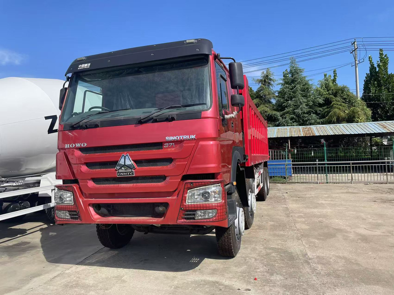 Sinotruk HOWO 371 8*4 Dump truck - Tippbil: bilde 4 Sinotruk HOWO 371 8*4 Dump truck - Tippbil: bilde 4