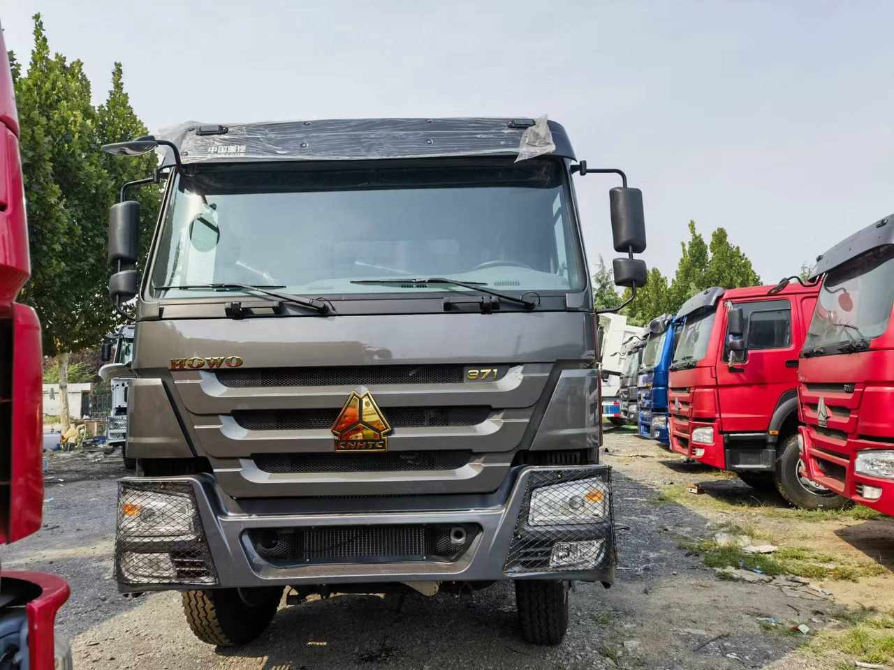 Tippbil Sinotruk HOWO 371 8*4 Dump truck: bilde 8