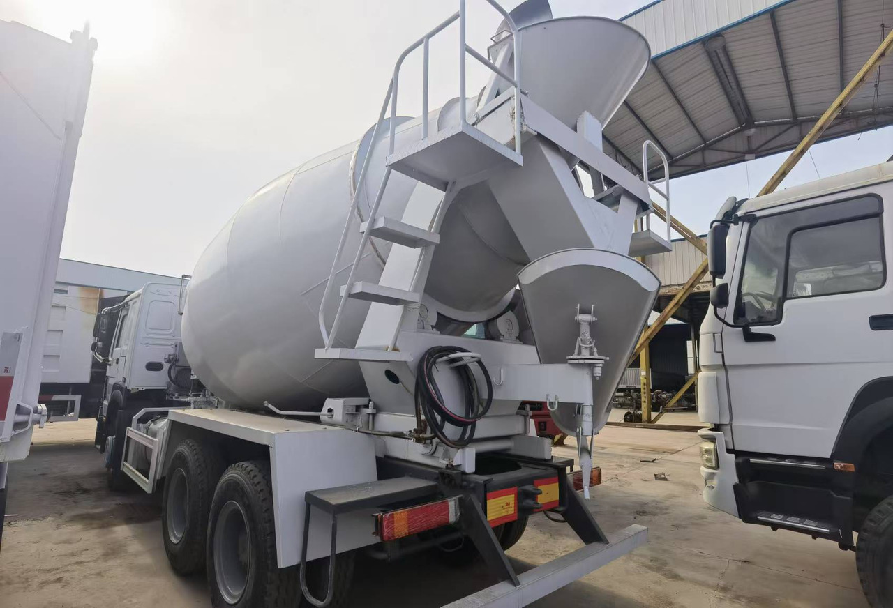 Sinotruk HOWO 371 Concrete mixer truck - Betongbil: bilde 5 Sinotruk HOWO 371 Concrete mixer truck - Betongbil: bilde 5