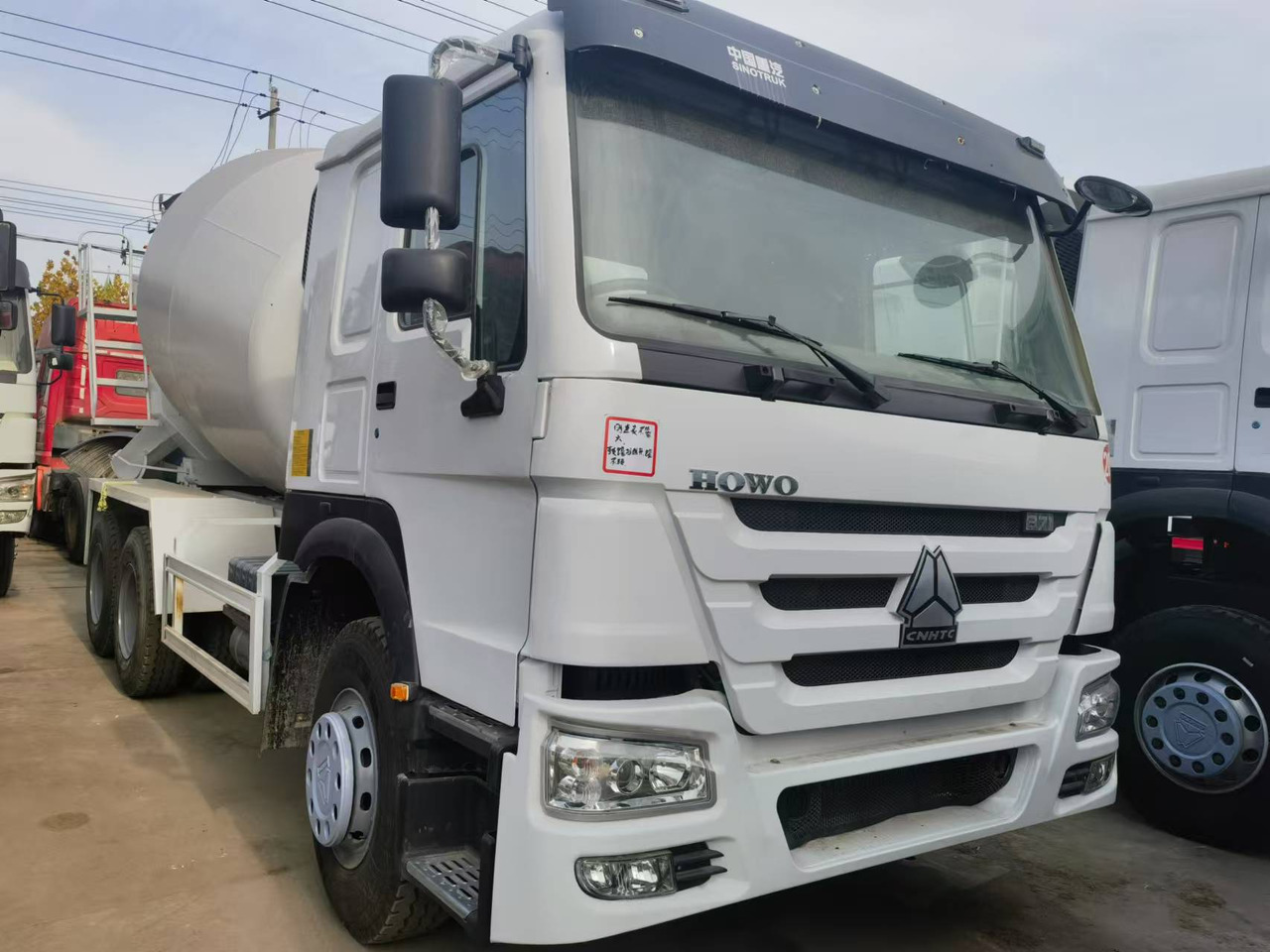 Sinotruk HOWO 371 Concrete mixer truck - Betongbil: bilde 1 Sinotruk HOWO 371 Concrete mixer truck - Betongbil: bilde 1