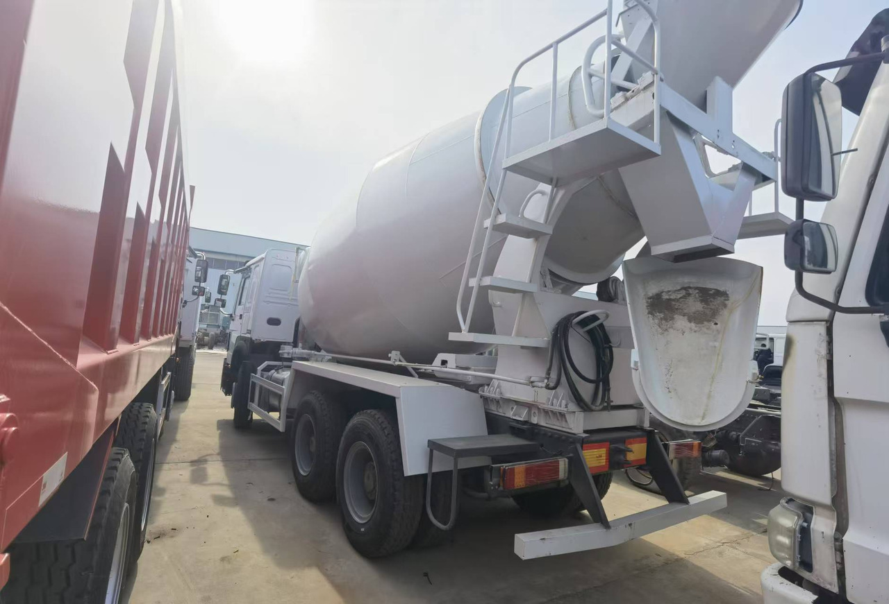 Sinotruk HOWO 371 Concrete mixer truck - Betongbil: bilde 3 Sinotruk HOWO 371 Concrete mixer truck - Betongbil: bilde 3