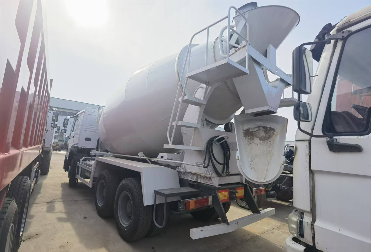 Sinotruk HOWO 371 Concrete mixer truck - Betongbil: bilde 2 Sinotruk HOWO 371 Concrete mixer truck - Betongbil: bilde 2