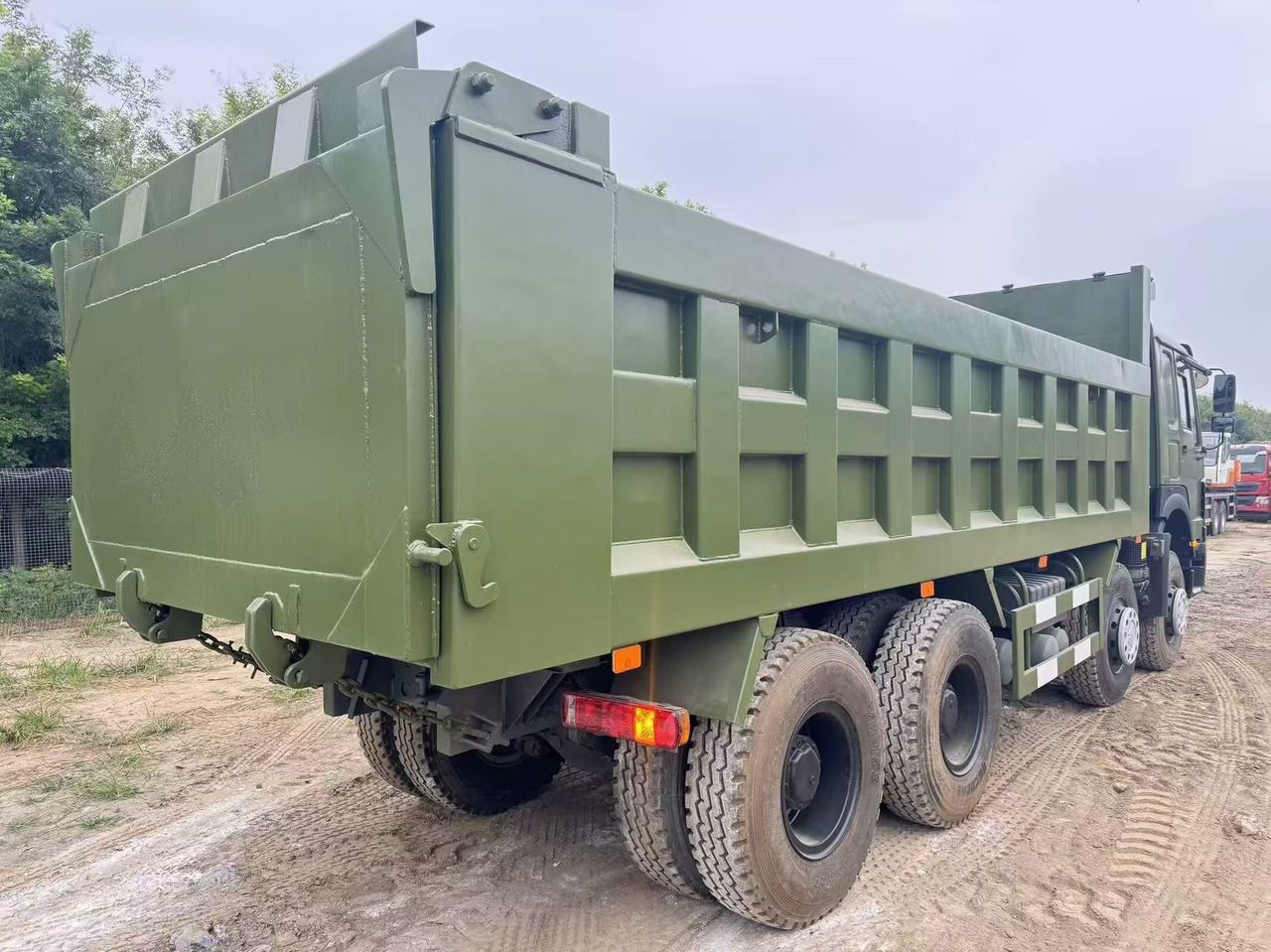 Sinotruk HOWO 380 - Tippbil: bilde 4 Sinotruk HOWO 380 - Tippbil: bilde 4