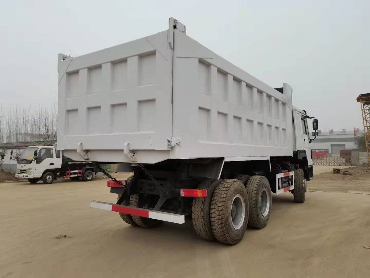 Sinotruk HOWO 6*4 Dump truck - Tippbil: bilde 2 Sinotruk HOWO 6*4 Dump truck - Tippbil: bilde 2